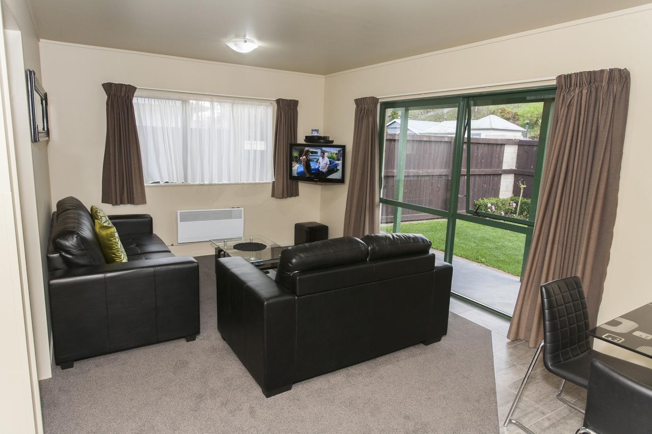 Oamaru Top 10 Holiday Park Exterior photo